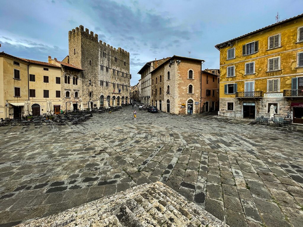 Palazzo de Podesta in Massa Marittma