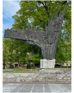 Spomenik Revolucije Square Ljubljana