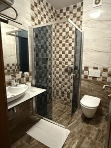 Hotel Prizreni Bathroom