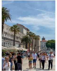 Cruise ship crowds in Split
