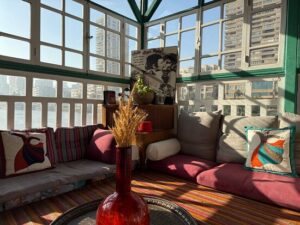 Inside the iconic Houseboat 65